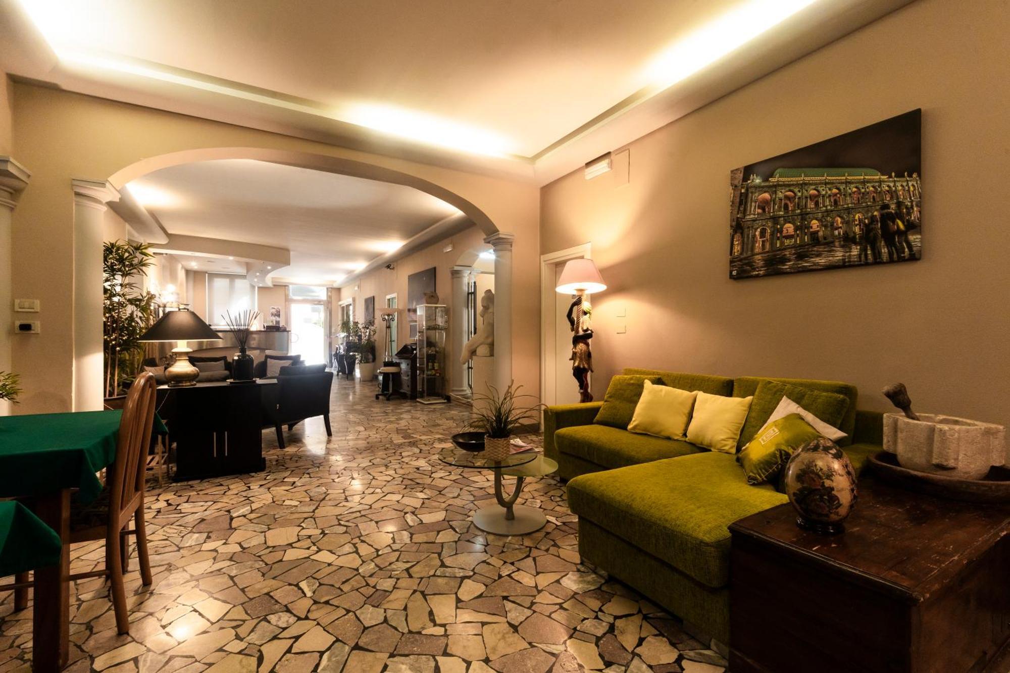 ויצ'נצה Hotel La Terrazza מראה חיצוני תמונה